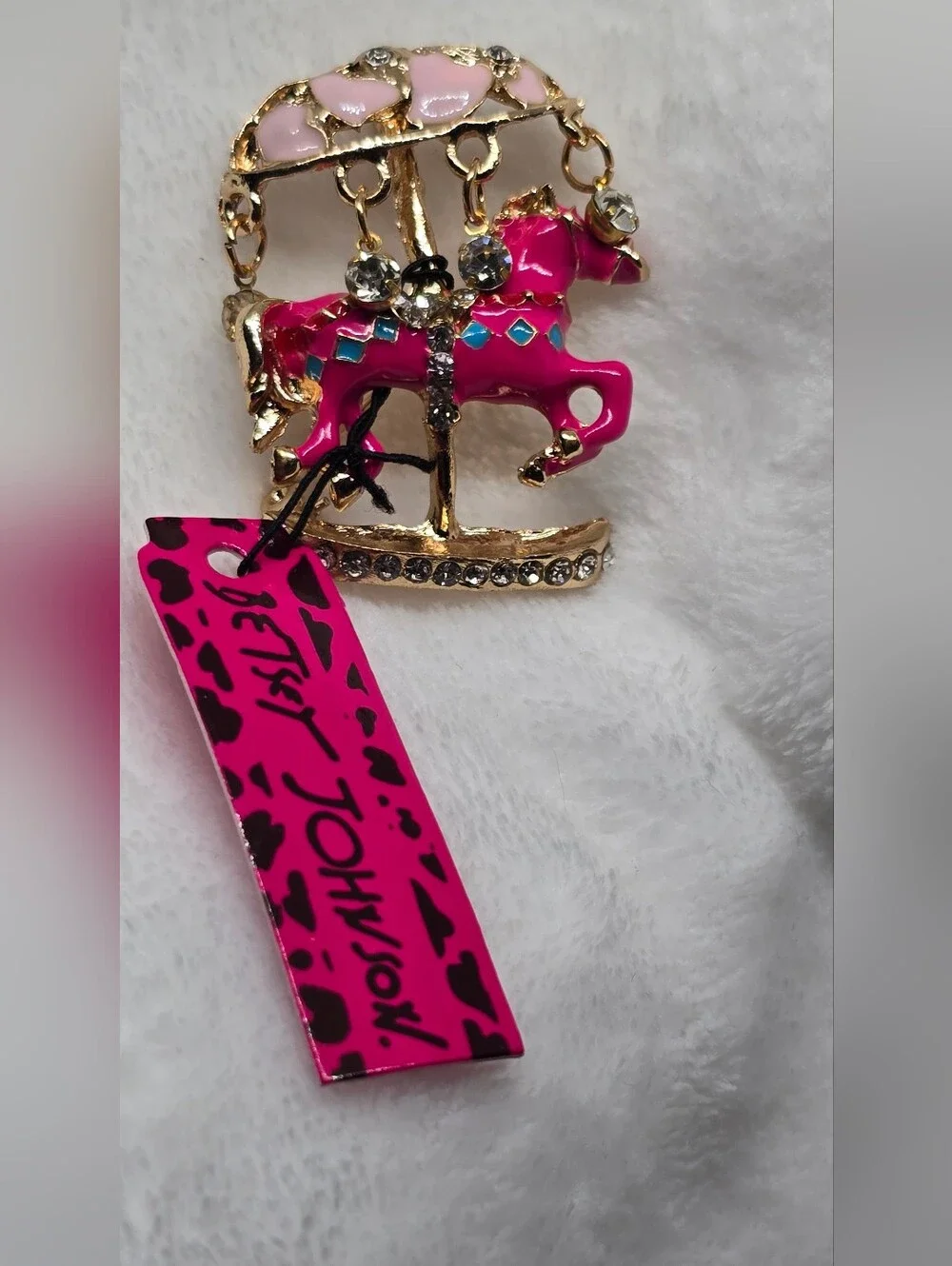 BETSEY JOHNSON Pink Horse Carousel Goldtone Rhinestone Brooch Pendant NWT Betsy
